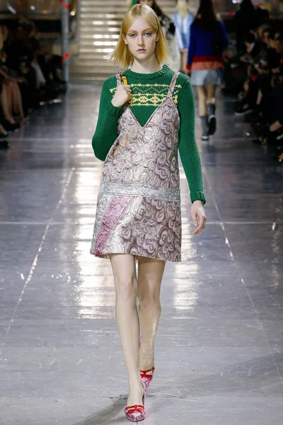 Look 29